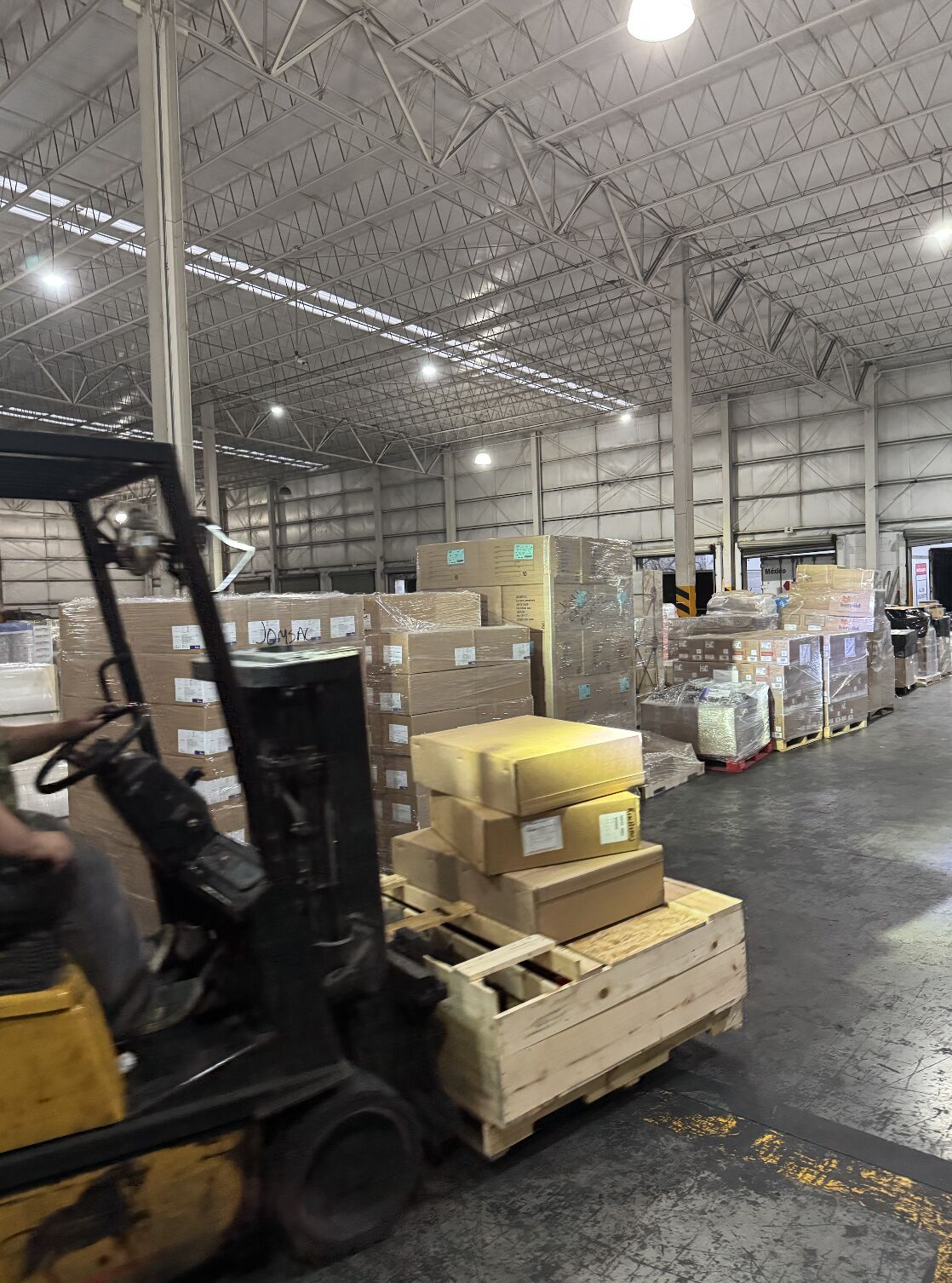 Consolidación de mercancía en bodega de Fletes Tauro